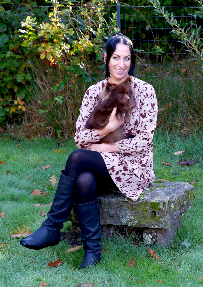 Journalistin und Texterin mit Hund